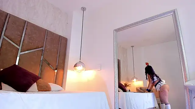 Snapshot of Martinaa_Jones_ chatting on October 2025 08:41:02 PM Martinaa Jones online show from October 2025 08:41:02 PM