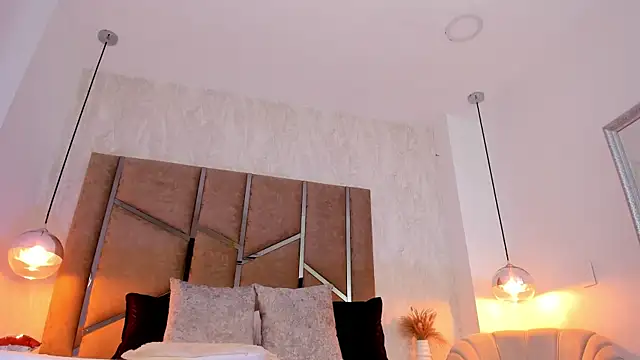 Snapshot of Martinaa_Jones_ chatting on November 2025 08:07:02 PM Martinaa Jones online show from November 2025 08:07:02 PM