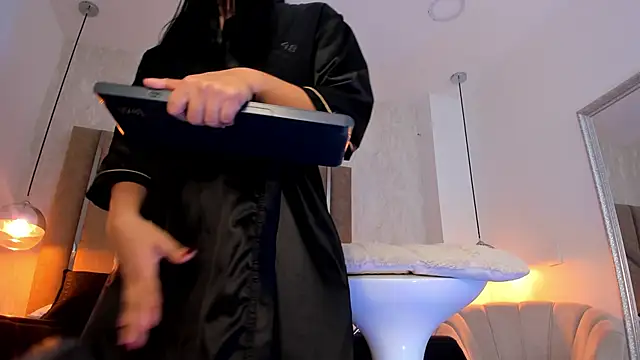 Martinaa Jones  online show from December 2025 07:34:02 PM