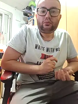 Javier bear online show from April 2026 01:29:02 PM