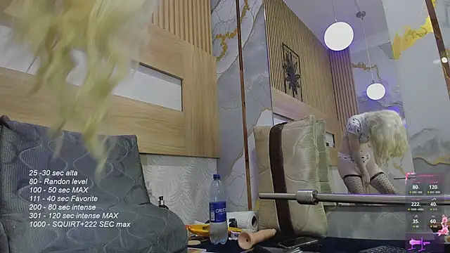 Snapshot of Elif_blond chatting on February 2026 11:19:01 PM Elif blond online show from February 2026 11:19:01 PM