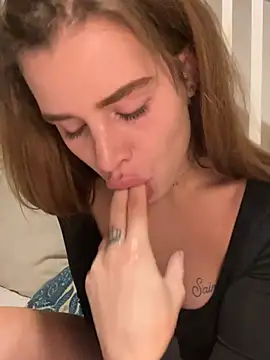 EmiliaCatalina online show from February 2025 11:36:02 PM