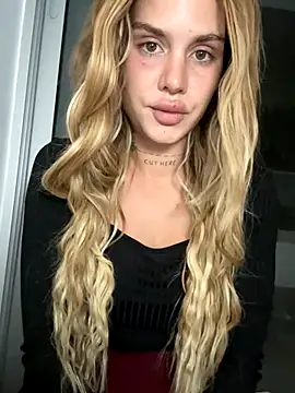 EmiliaCatalina online show from December 2025 01:15:02 AM