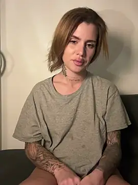 EmiliaCatalina online show from March 2026 01:47:01 AM