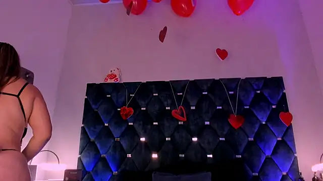 Snapshot of laura_bassi chatting on February 2025 12:43:02 PM laura bassi online show from February 2025 12:43:02 PM