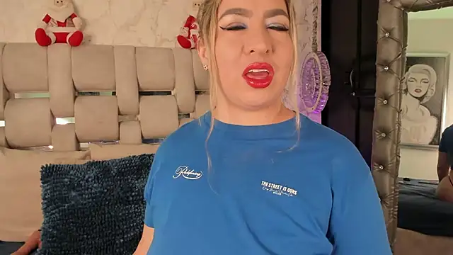 Snapshot of laura_bassi chatting on November 2025 05:33:01 AM laura bassi online show from November 2025 05:33:01 AM