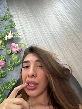 Snapshot of NICOLSKINNY1 chatting on April 2026 04:35:02 PM NICOLSKINNY1 online show from April 2026 04:35:02 PM