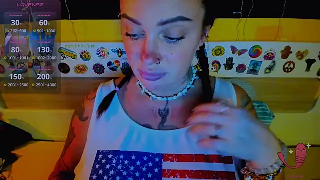 EllieOz online show from October 2025 05:55:02 PM