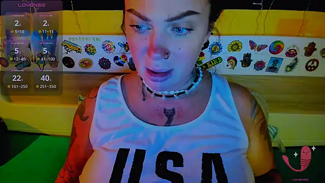 EllieOz online show from October 2025 05:45:02 PM