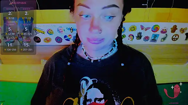 EllieOz online show from October 2025 05:08:02 PM