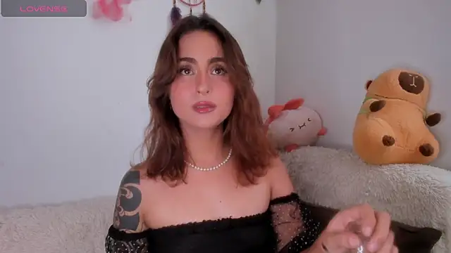 Violette-Ramirez01 online show from November 2025 04:45:02 PM