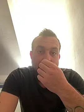 Snapshot of cosmin9000 chatting on June 2026 07:43:02 AM cosmin9000 online show from June 2026 07:43:02 AM