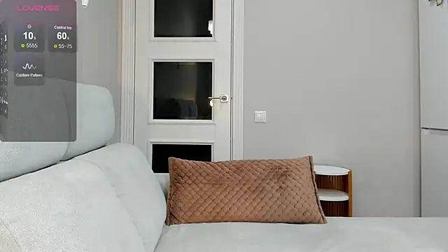 LunAnna online show from March 2025 03:56:01 PM