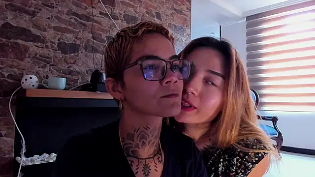 anaroman01 online show from December 2024 04:52:01 PM