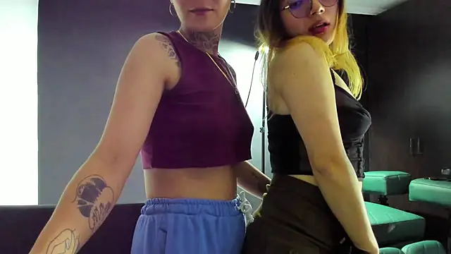 anaroman01 online show from November 2025 01:38:02 AM