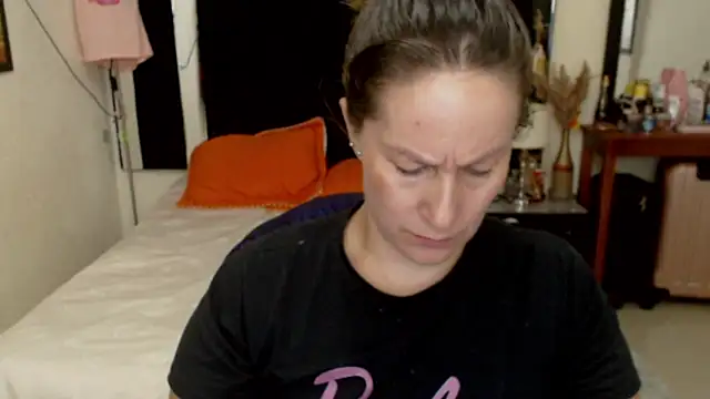 Snapshot of CATRINA-83 chatting on November 2025 09:59:01 PM CATRINA-83 online show from November 2025 09:59:01 PM