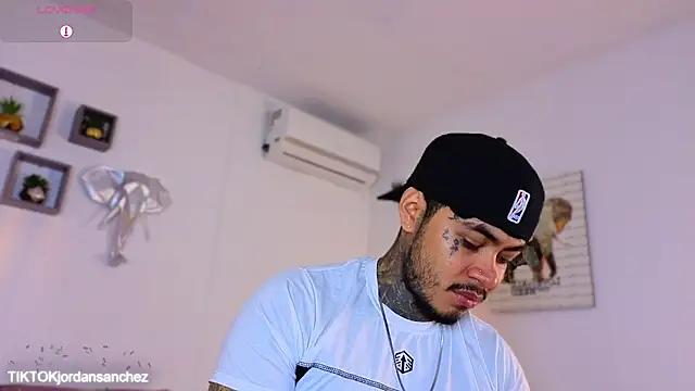 JordanSmiith  online show from January 2026 04:23:02 PM