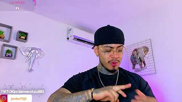 JordanSmiith  online show from April 2026 08:01:02 PM