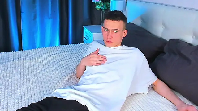 Snapshot of Kevin_Kesi chatting on February 2025 01:11:01 PM Kevin Kesi online show from February 2025 01:11:01 PM