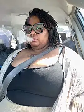 Snapshot of kweenxkarma chatting on May 2026 06:35:02 PM kweenxkarma online show from May 2026 06:35:02 PM