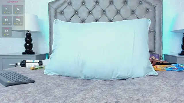 Snapshot of AdelaBrown chatting on December 2024 09:30:02 AM AdelaBrown online show from December 2024 09:30:02 AM