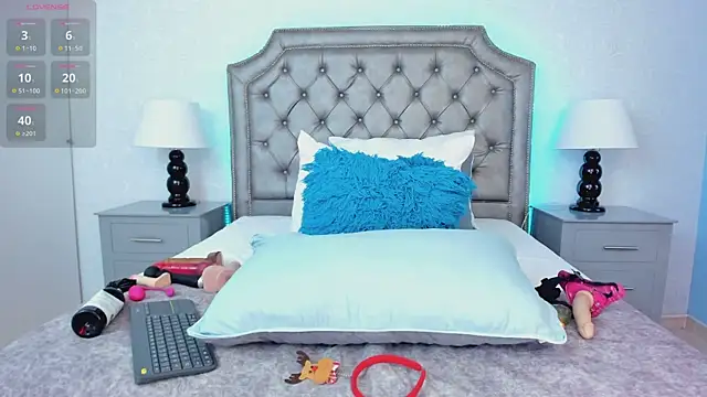 Snapshot of AdelaBrown chatting on December 2024 06:14:01 AM AdelaBrown online show from December 2024 06:14:01 AM