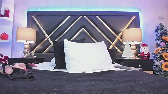 Snapshot of AdelaBrown chatting on December 2024 09:28:02 AM AdelaBrown online show from December 2024 09:28:02 AM