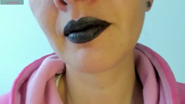 Snapshot of queen_fetish chatting on April 2026 02:30:01 PM queen fetish online show from April 2026 02:30:01 PM
