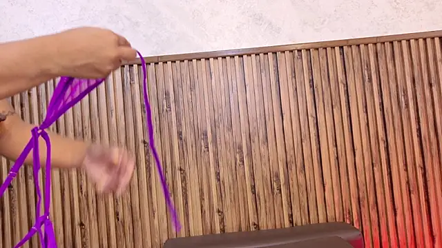 evelynjohnsoon online show from November 2025 11:47:01 AM