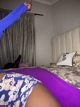 Bustygoddess32 online show from June 2026 11:32:01 PM