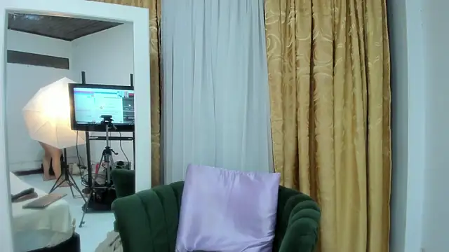 eva loreti online show from February 2025 01:36:01 AM