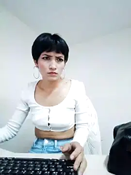 Hannaaaa   online show from December 2024 07:06:01 PM