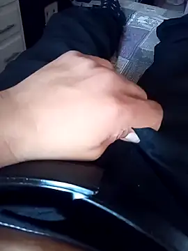 Snapshot of BandidodeAmores_84 chatting on December 2024 10:01:01 PM BandidodeAmores 84 online show from December 2024 10:01:01 PM