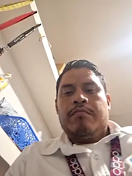 Snapshot of BandidodeAmores_84 chatting on October 2025 02:45:01 AM BandidodeAmores 84 online show from October 2025 02:45:01 AM