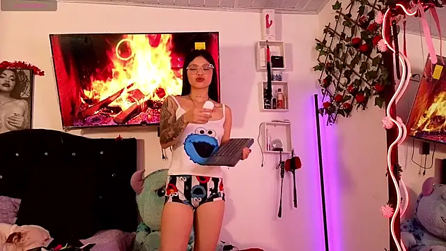 Alaia Asuka online show from September 2025 12:36:02 AM