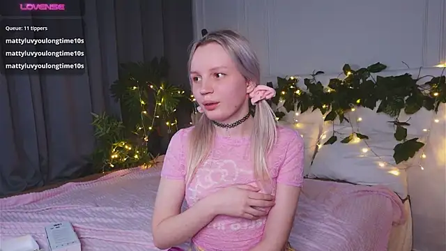 Snapshot of Beatrica_Klein chatting on March 2025 05:38:01 PM Beatrica Klein online show from March 2025 05:38:01 PM