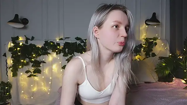 Snapshot of Beatrica_Klein chatting on March 2025 05:57:01 PM Beatrica Klein online show from March 2025 05:57:01 PM