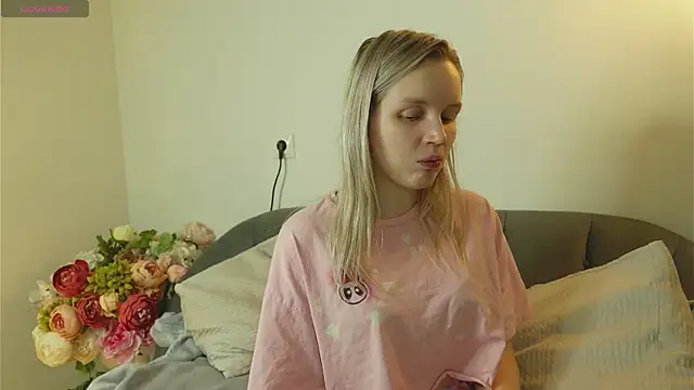 Snapshot of Beatrica_Klein chatting on November 2025 04:13:02 PM Beatrica Klein online show from November 2025 04:13:02 PM