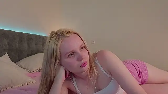 Snapshot of Beatrica_Klein chatting on July 2026 03:58:02 PM Beatrica Klein online show from July 2026 03:58:02 PM