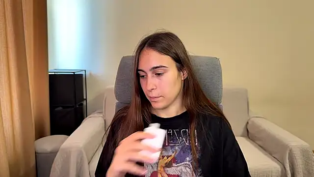 AliceKolltt online show from September 2025 09:34:02 AM