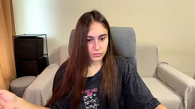 AliceKolltt online show from November 2025 09:31:01 AM