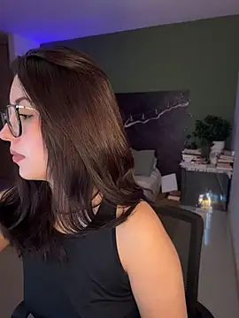 Snapshot of EmaSaenz chatting on June 2026 10:01:02 PM EmaSaenz online show from June 2026 10:01:02 PM