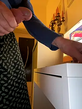 Frank22xx online show from October 2025 06:41:02 PM