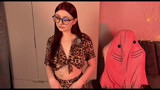 Snapshot of RozieRose chatting on October 2025 04:51:02 AM RozieRose online show from October 2025 04:51:02 AM