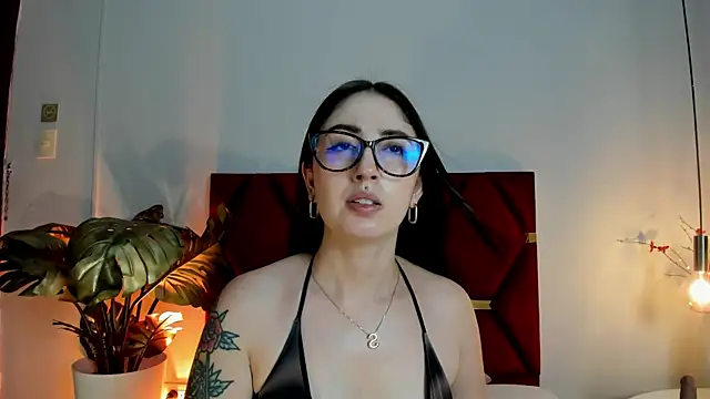 Emilywatsonn online show from April 2026 11:43:02 PM