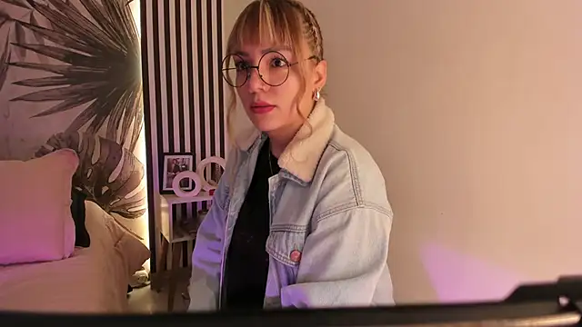 Samaantha-White online show from April 2026 11:33:01 AM