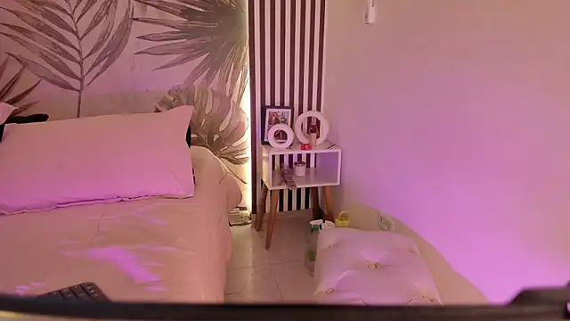 Samaantha-White online show from April 2026 11:30:02 AM