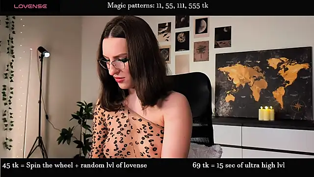 Snapshot of Alicia_x_art chatting on June 2026 07:35:02 PM Alicia x art online show from June 2026 07:35:02 PM