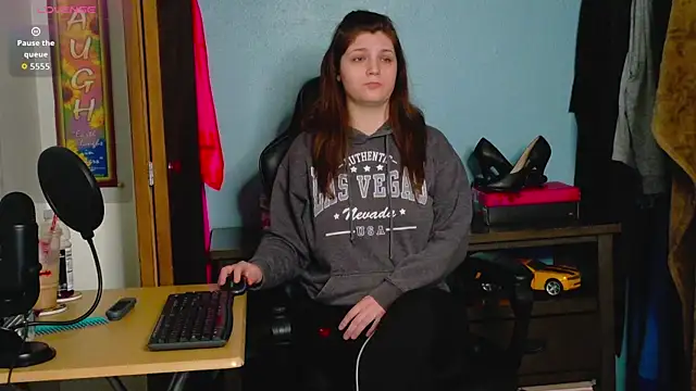 TreeJeanne online show from November 2025 12:31:01 AM