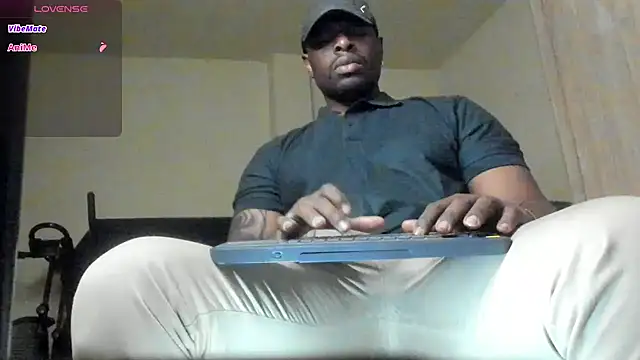 Snapshot of thomas_santtos1 chatting on July 2026 02:52:02 PM thomas santtos1 online show from July 2026 02:52:02 PM